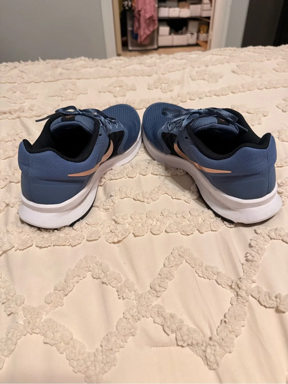 Nike Women's Blue Athletic Running Shoes Pink Swoosh